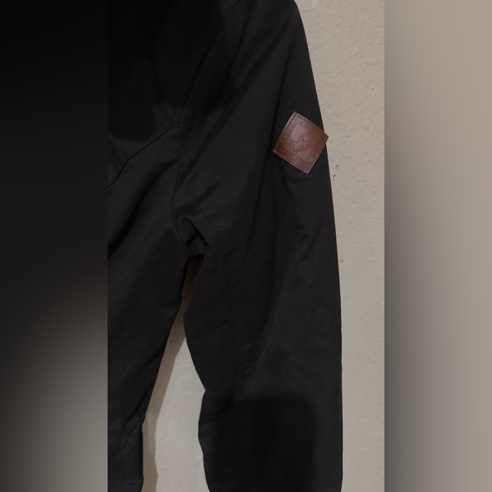 Hollister women’s black color jacket size med has a hoodie - Picture 14 of 16
